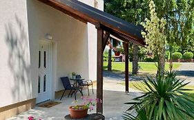 Guest House Ema